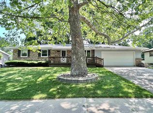425 Hart Dr, Clinton, WI 53525