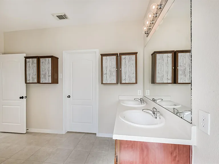2601 Hewn Rock Way — Photo 23