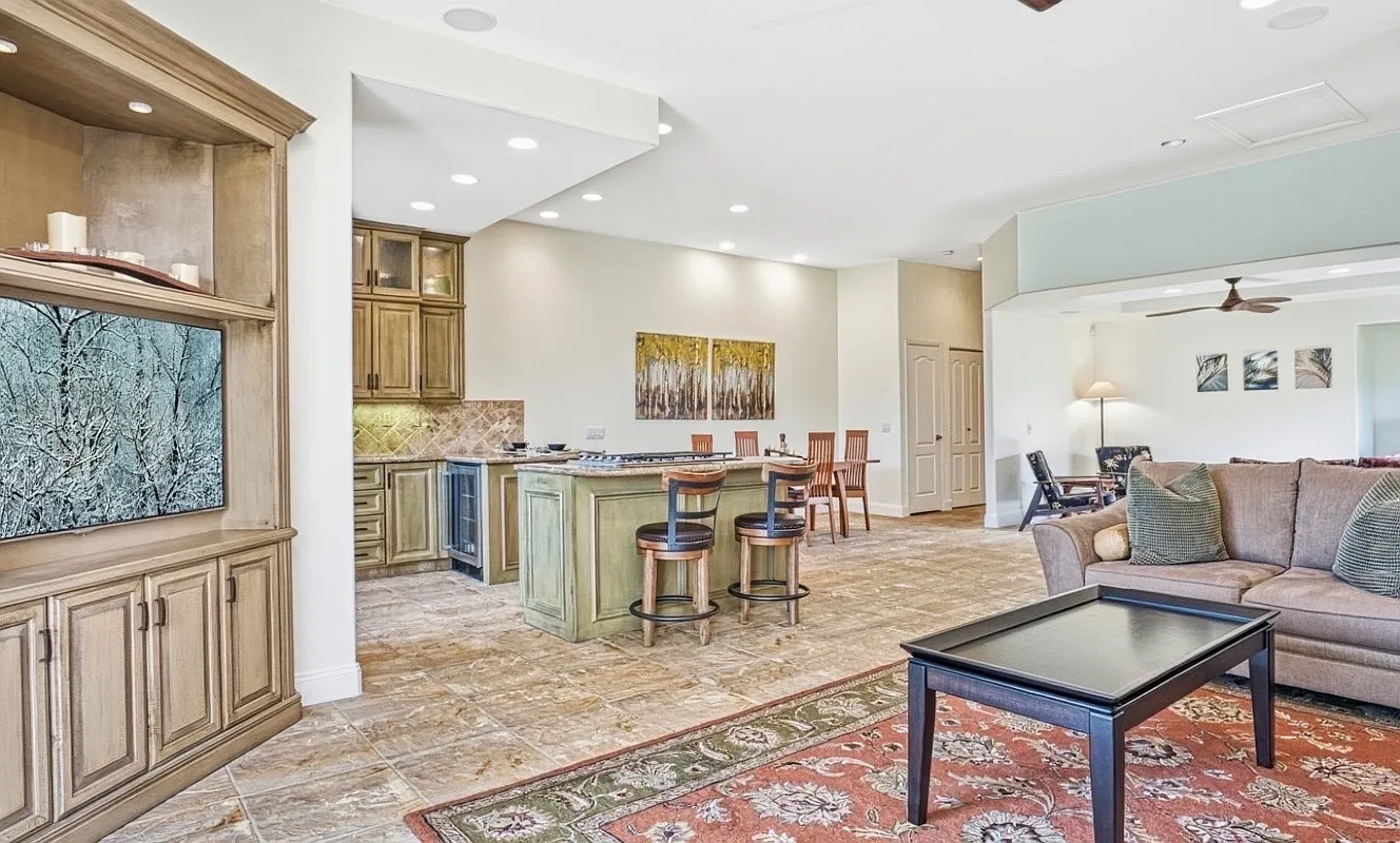 42 Colonial Drive - 1 — Photo 4