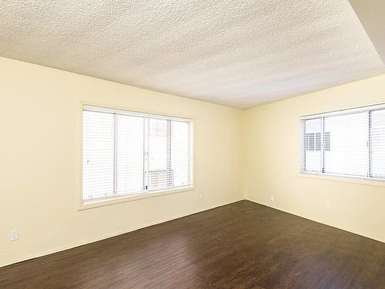 Martin Apartments — Photo 7