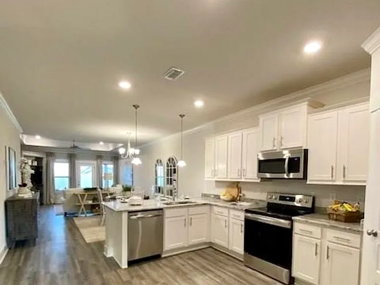 1878 Finch Ln — Photo 3