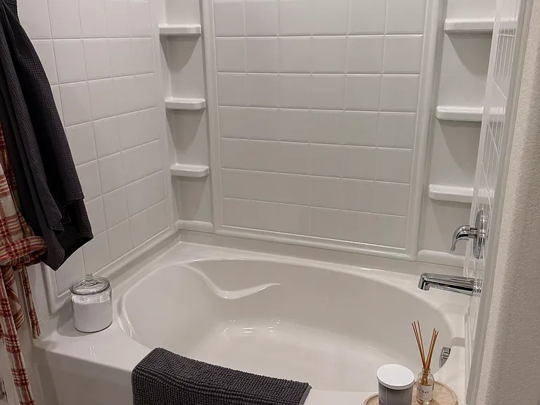 Master soaking tub