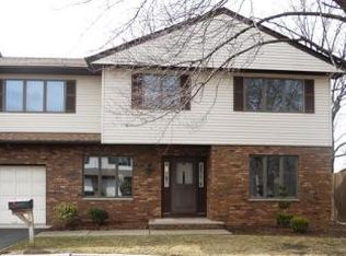18 Staal Ln, Lodi, NJ 07644