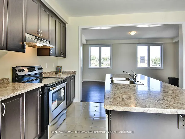 10 Heron Park Pl — Photo 8