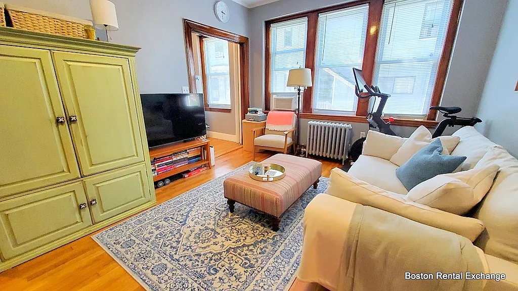 Studio, $2,200 — Photo 2