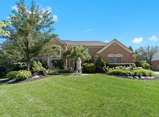 18031 Stonebrook Dr, Northville, MI 48168