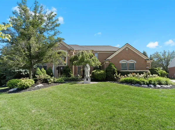 18031 Stonebrook Dr, Northville, MI 48168