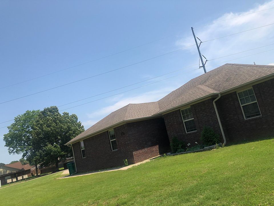 1st image of 220 Ashbrook Ln