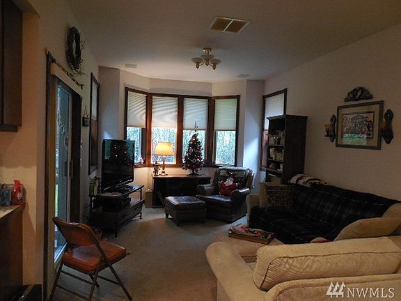 4th image of 331 E Bald Eagle Dr