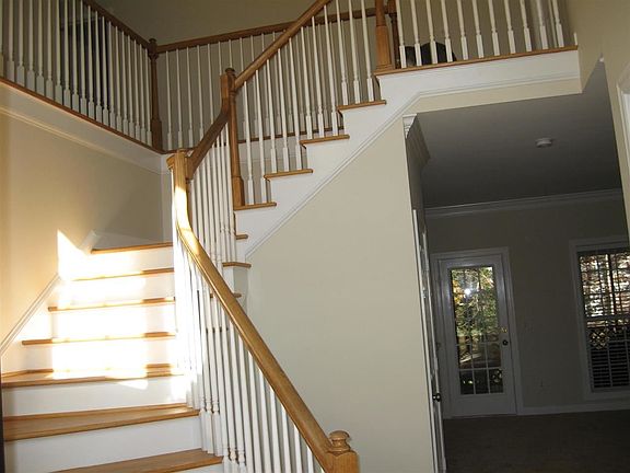 3rd image of 102 Whiffletree Dr