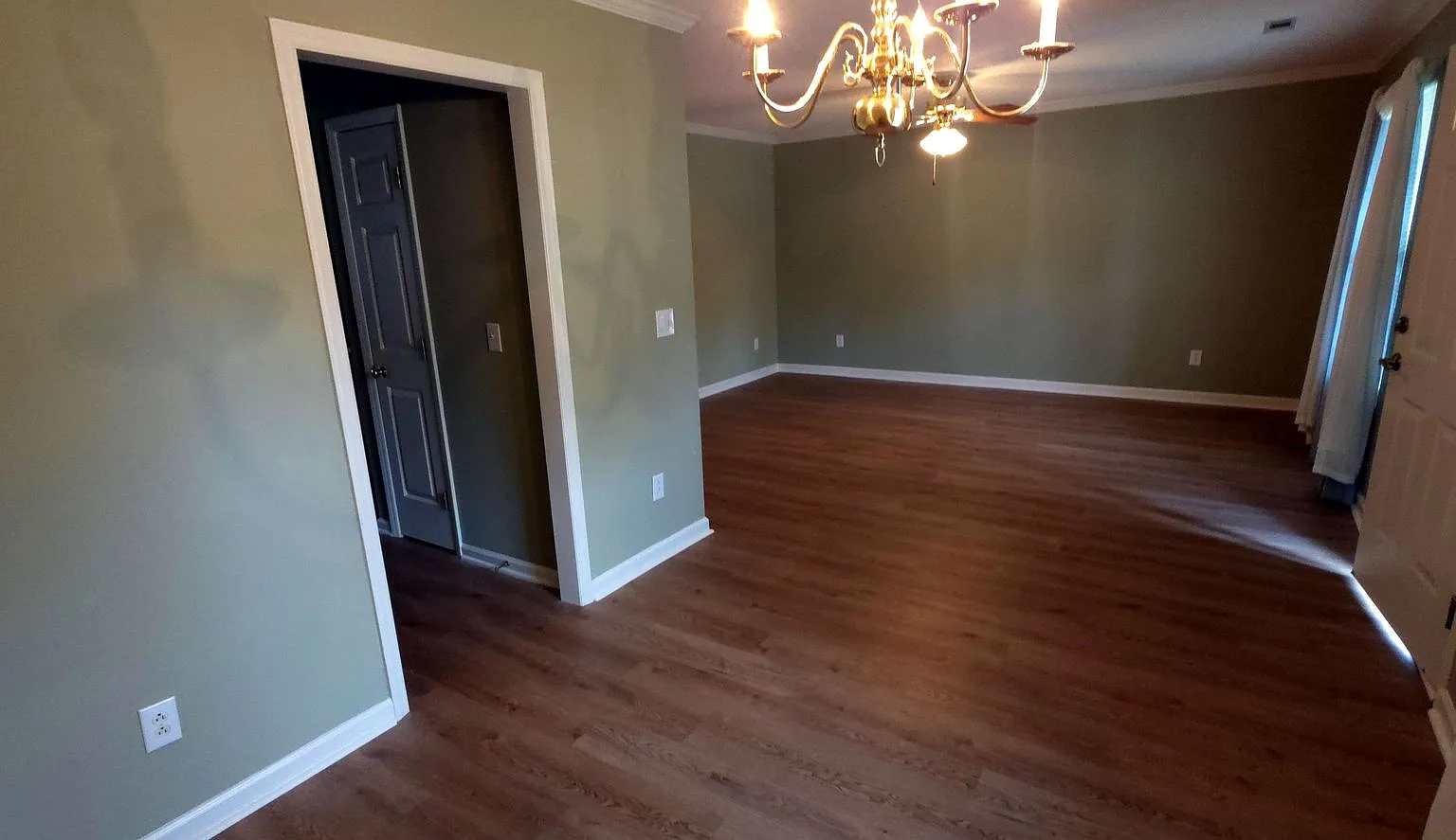 Great one level home close to shopping and highway — Photo 4