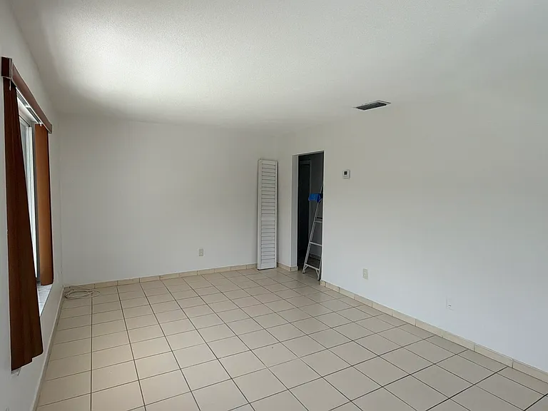 3110 SW 25th St #1 — Photo 2