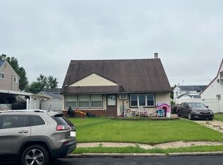 2825 Narcissus Rd, Philadelphia, PA 19154