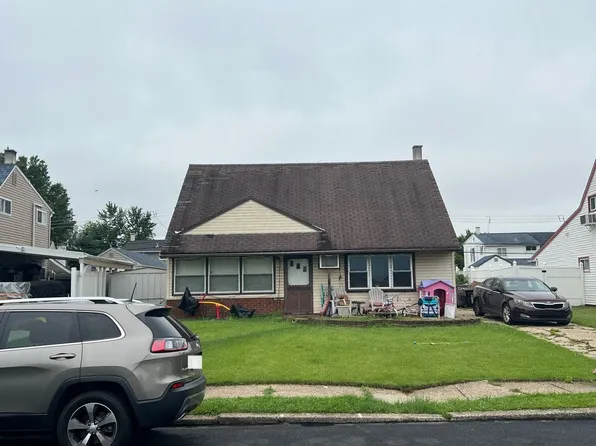 2825 Narcissus Rd, Philadelphia, PA 19154