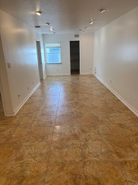 1 bed, 1900 sqft, $2,900 — Photo 3