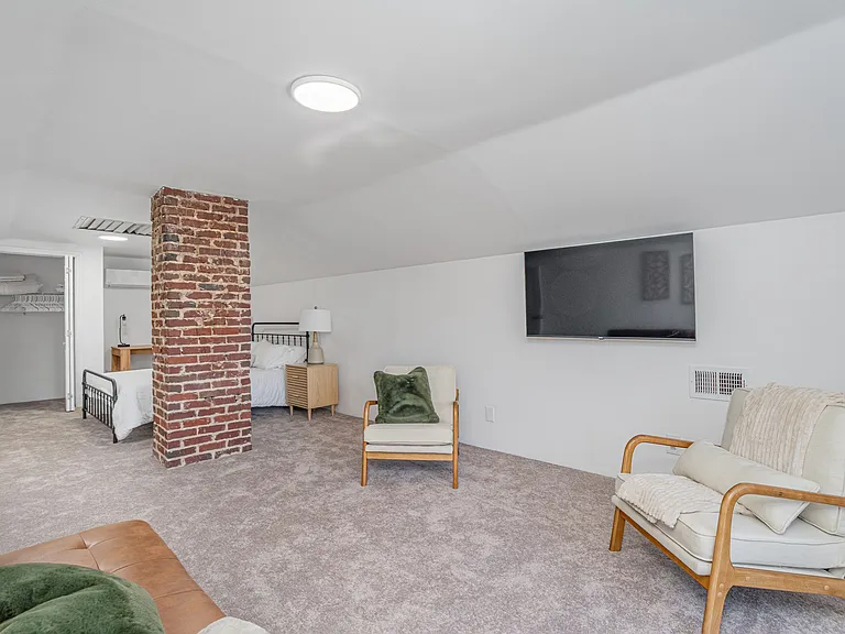 1101 Lancaster St — Photo 24