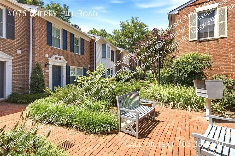 Charming Two-Bedroom, 2.5-Bath Townhouse in Cherrydale! — Photo 3