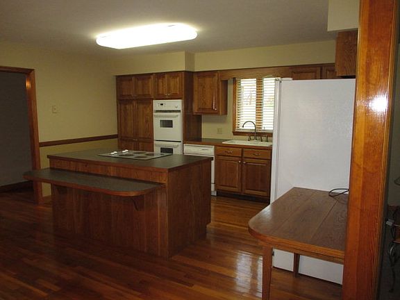 2nd image of 174 Birchwood Ln