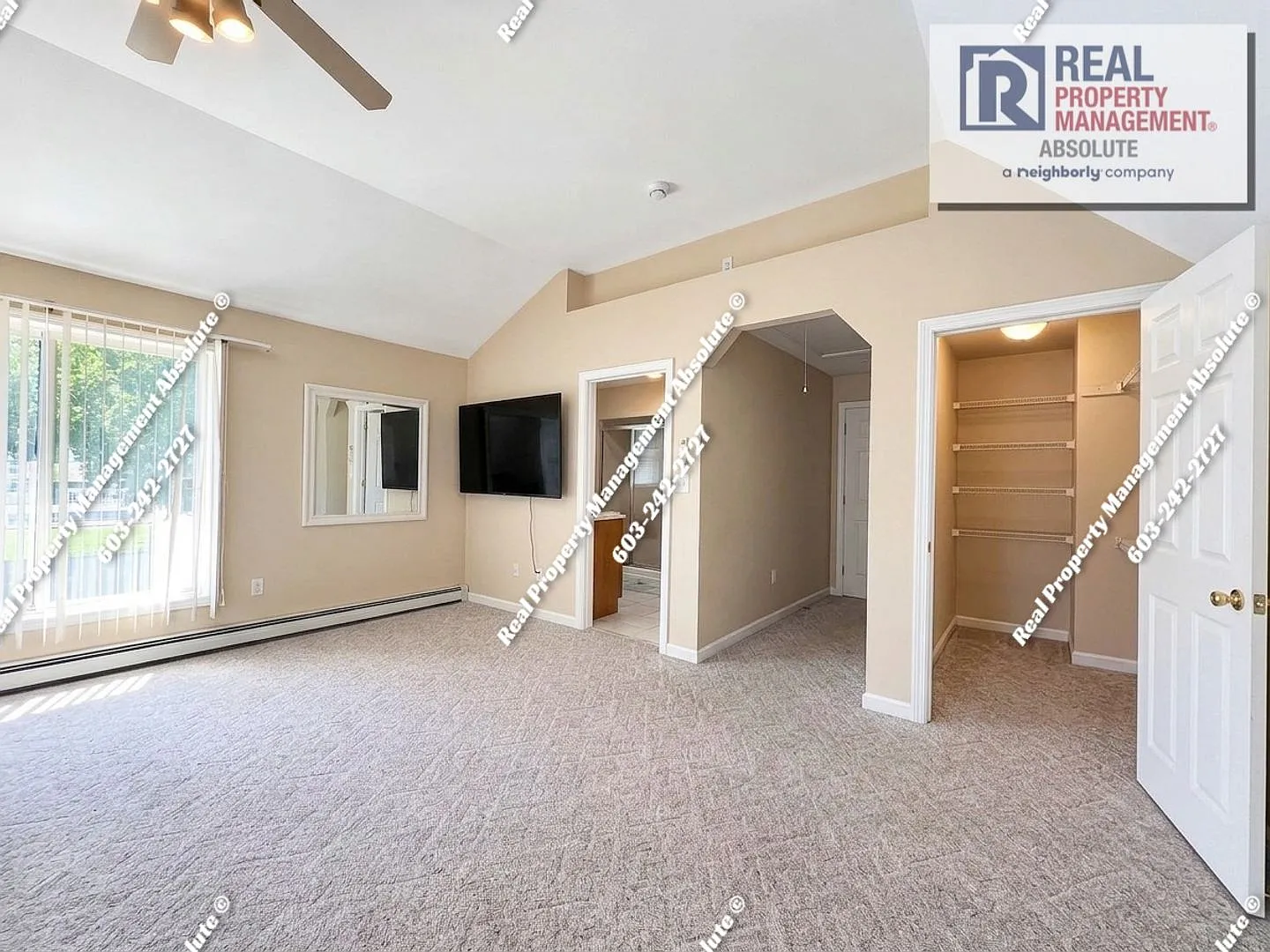ALL Utilities Included - Spacious Private Room in Quiet Neighborhood — Photo 4