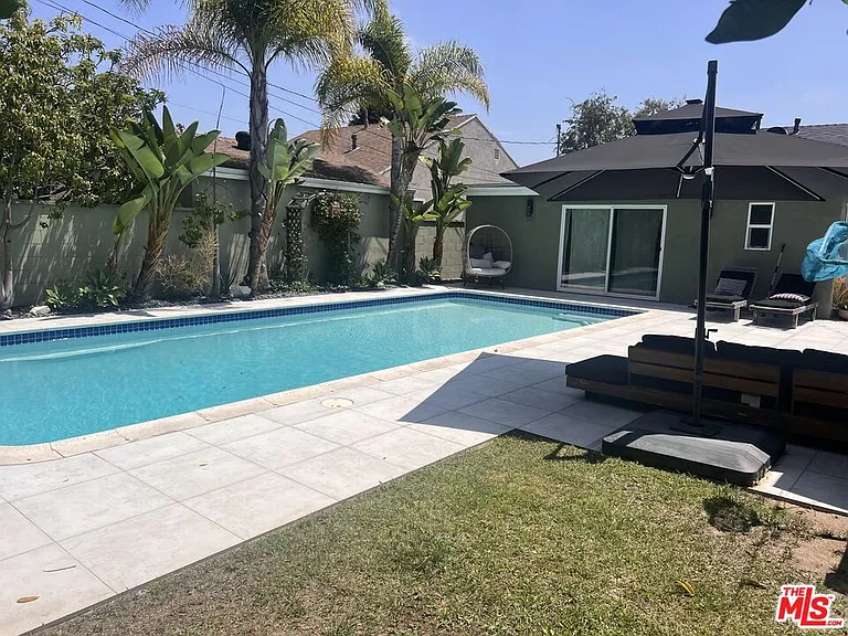 7865 Bleriot Ave — Photo 24