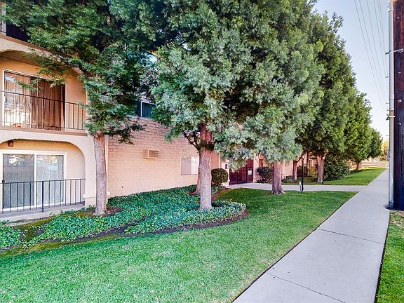 2nd image of 3010 Montrose Ave APT 21