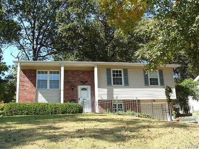 1st image of 34 Fernridge Ave