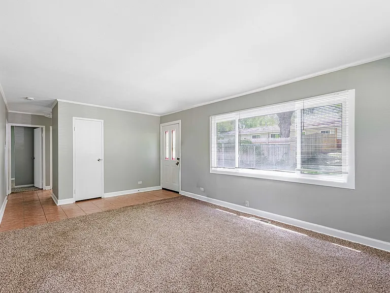 277 Somonauk St — Photo 4
