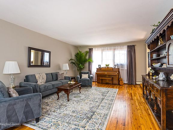 4th image of 6 Renwick Ave