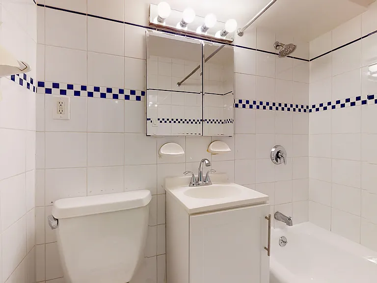 220 E 63rd St #1L — Photo 9