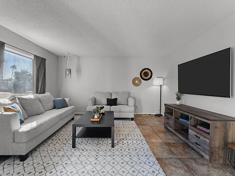 208 Bahia Ln E — Photo 2
