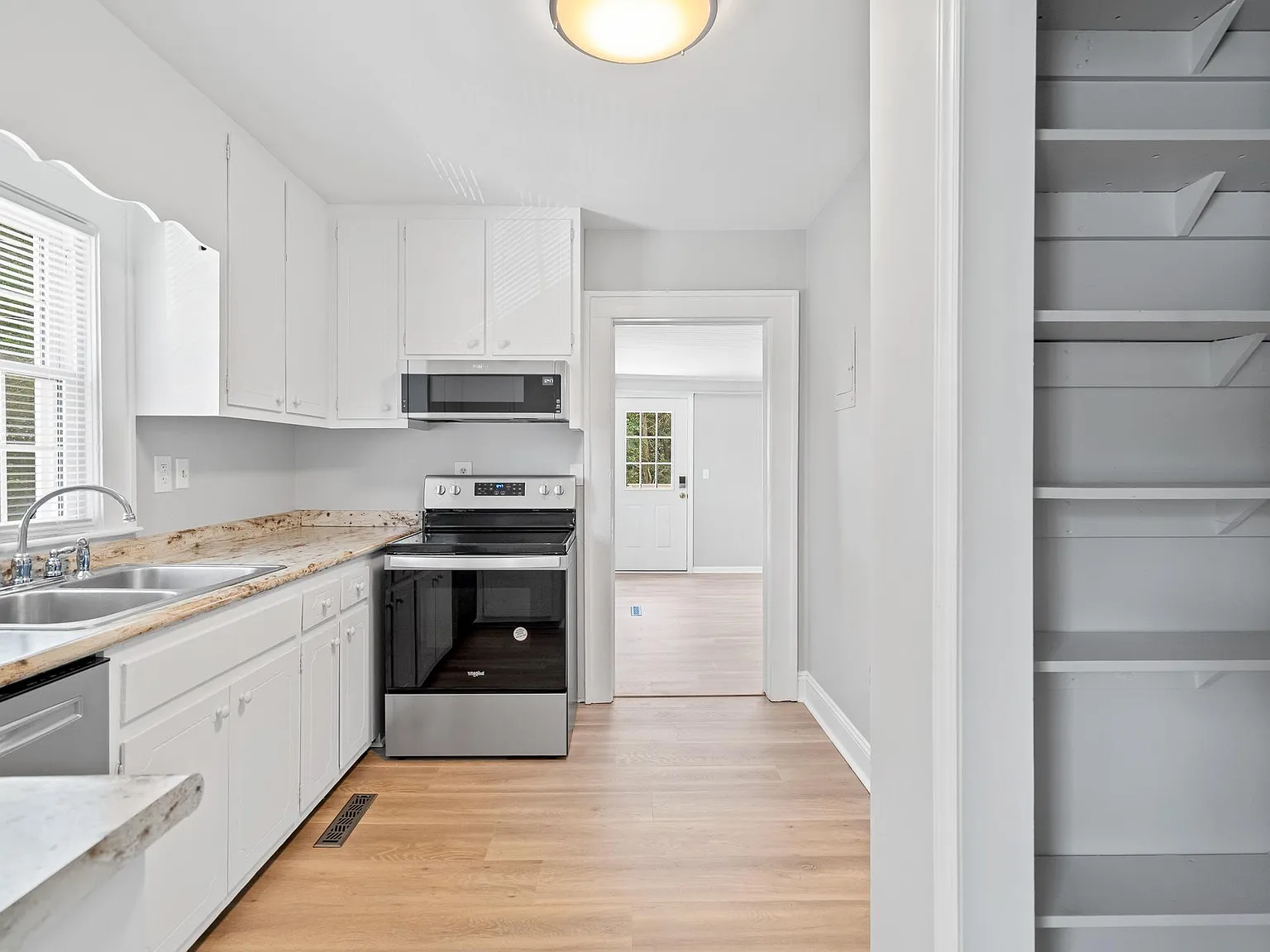 206 Woodale Dr — Photo 4
