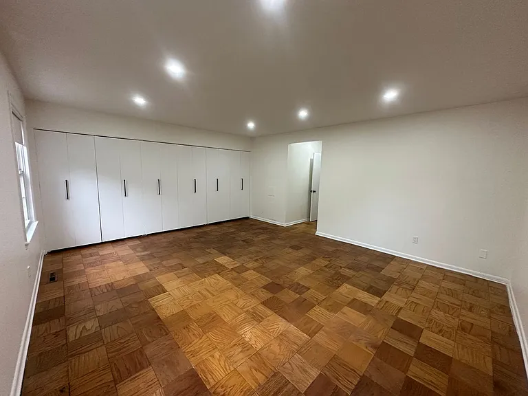 Melrose Apartments — Photo 46