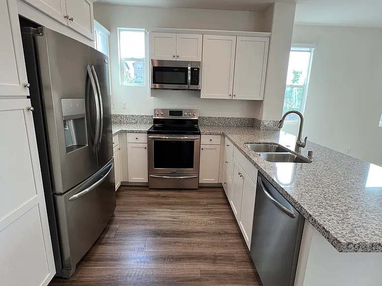 2418 S Fremont Ave #10 — Photo 8
