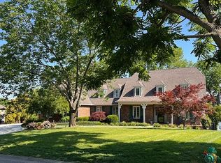 751 Lakeshore Dr, Lexington, KY 40502