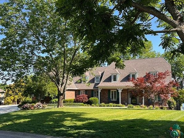 751 Lakeshore Dr