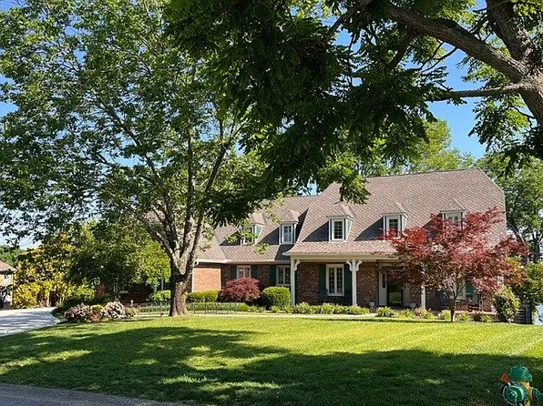 751 Lakeshore Dr, Lexington, KY 40502