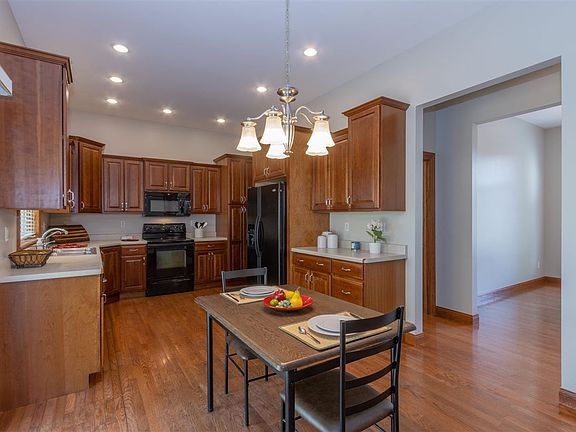 2nd image of 276 W Goldfinch Dr