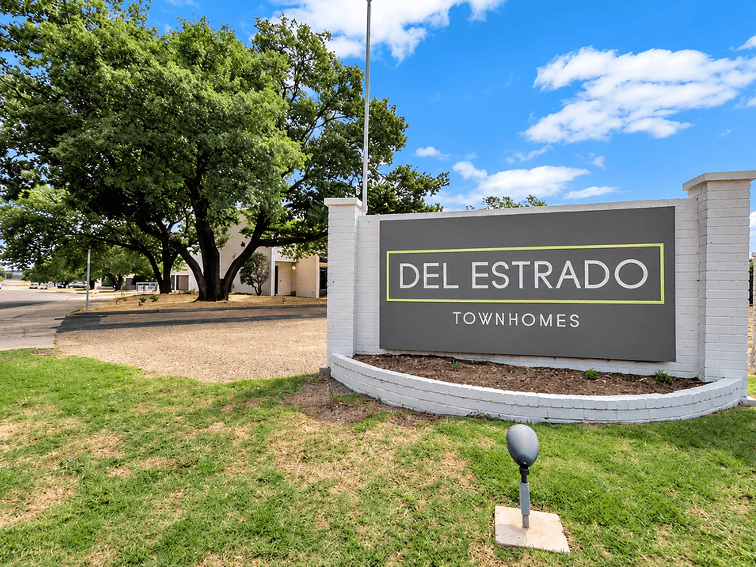 Del Estrado Townhomes — Photo 1