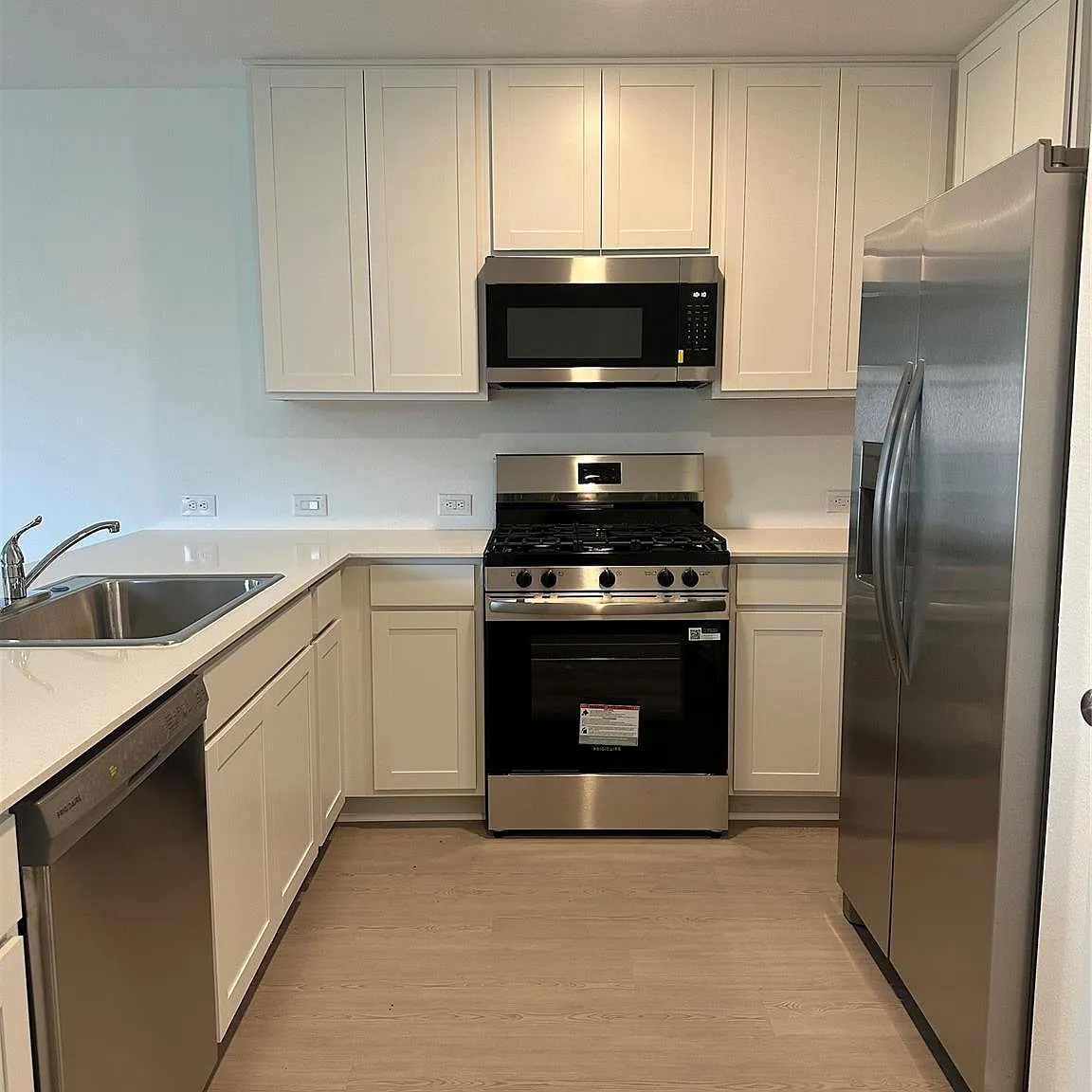 4 bed, 2.0 bath, 1656 sqft, $1,800 — Photo 4