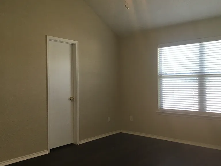 7605 Stanhope Ln — Photo 9