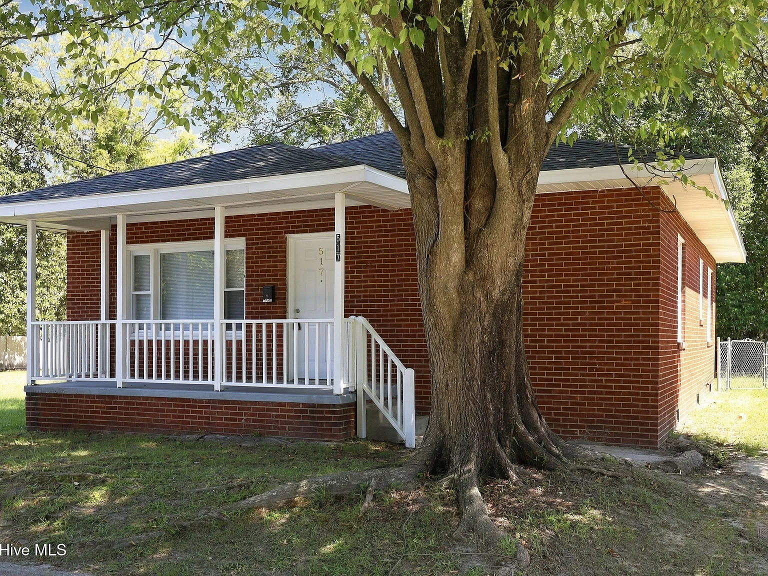 2 bed, 1.0 bath, 1056 sqft, $1,250 — Photo 3