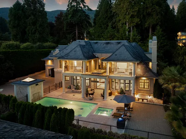 2912 Mathers Ave, West Vancouver, BC V7V 2K1