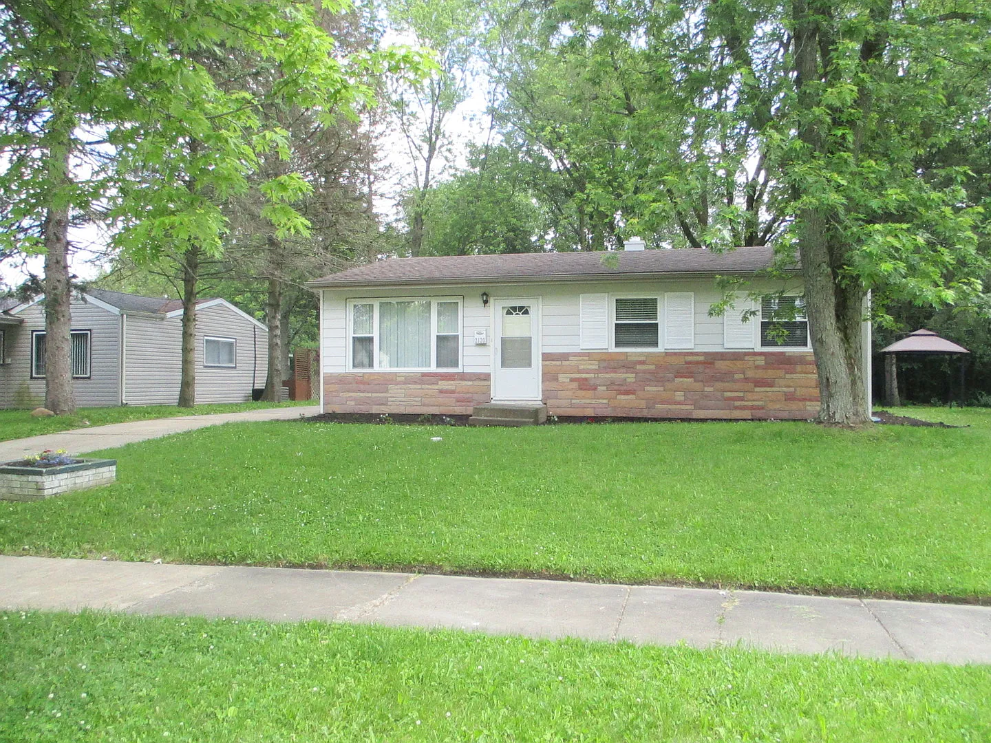2120 Belmont Ave photo 1