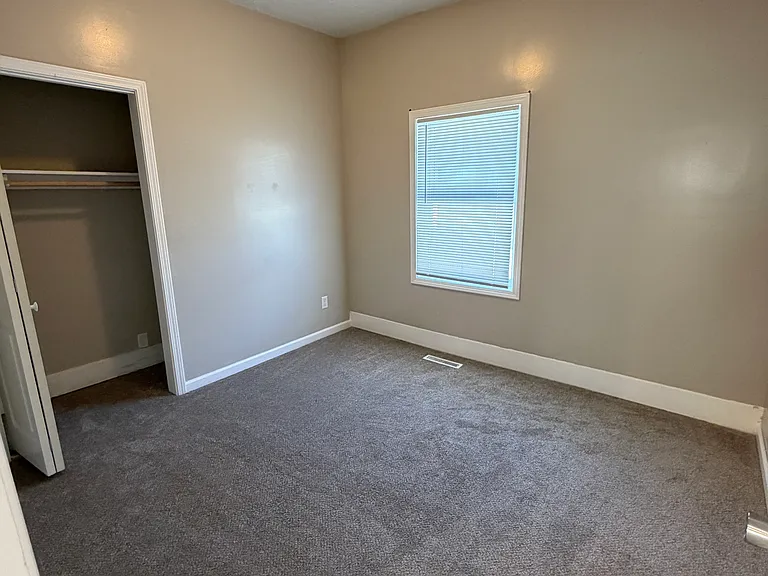1040 Park Ave — Photo 6