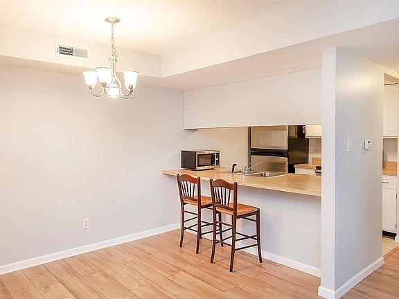 5th image of 123 W Woodbine Ave APT H