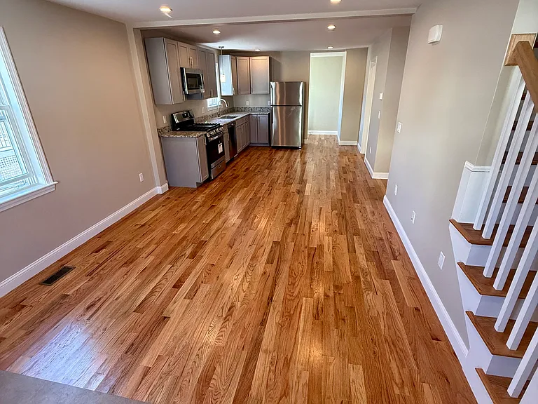 11-13 Garfield Ave — Photo 3