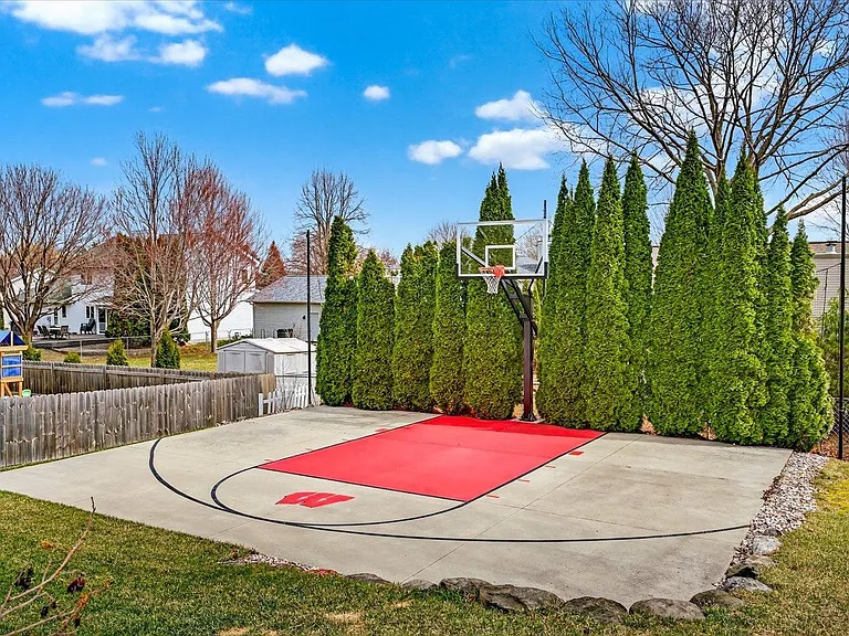 1010 Ganser Dr — Photo 3