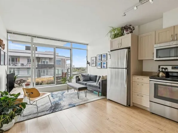 10 S Brentwood Cmn NW #1205, Calgary, AB T2L 2L6