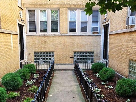 4th image of 4437 W Fullerton Ave