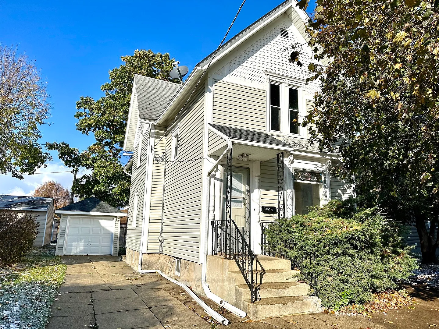612 Grand Ave photo 1